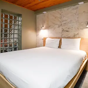 https://lovelystay-cosmopolitan-chiado-apartment.hotels-lisbon-portugal.com